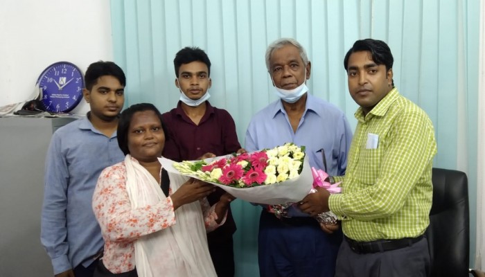 দৈনিক ভোরের ধ্বনি পত্রিকার অফিস ভিজিট করলেন নির্বাহী সম্পাদক জোনাস ঢাকী।