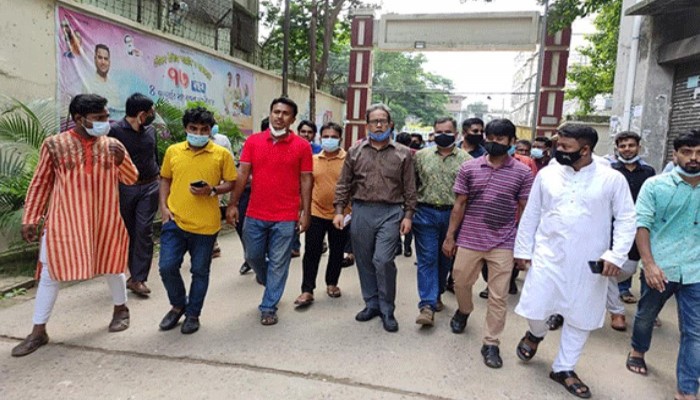 দ্বিতীয় দিনেও বিশ্ববিদ্যালয়ের বাসে বাড়ি ফিরেছে জবি শিক্ষার্থীরা