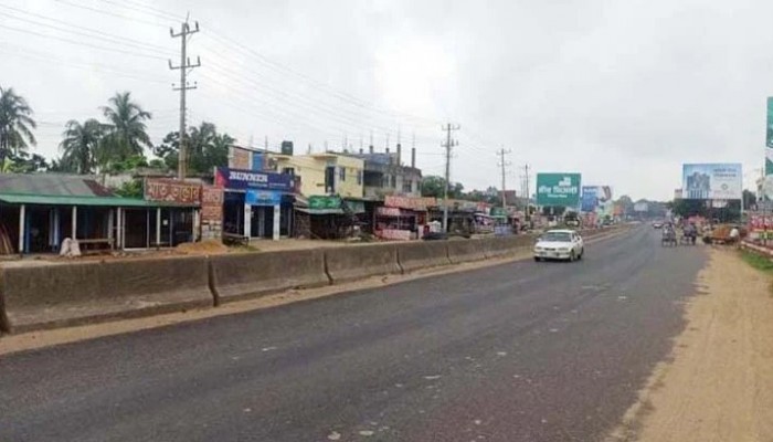 ঢাকা-চট্টগ্রাম মহাসড়ক: স্বস্তির ঈদযাত্রায় খুশি যাত্রীরা