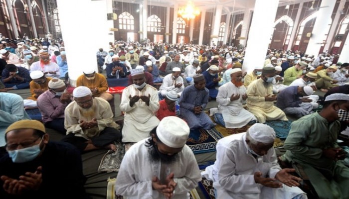 কোরবানির পশুর রক্ত মাটিতে পড়ার পূর্বেই কবুল হয়ে যায় : ঈদুল আজহার খুৎবা পূর্ব বয়ান