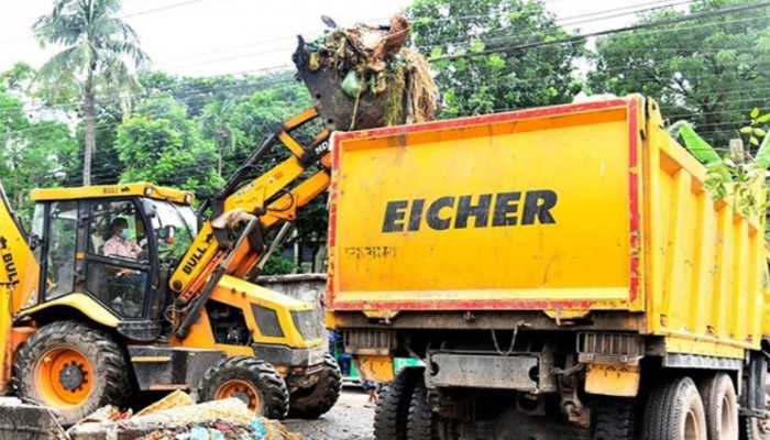 খুলনায় কোরবানীর বর্জ্য অপসারণ শুরু, কেসিসির ৮০০ কর্মী মাঠে