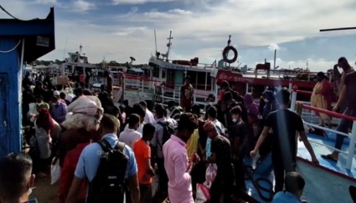 যাত্রী ও যানবাহনের চাপ বাড়ছে শিমুলিয়া-বাংলাবাজার নৌরুটে