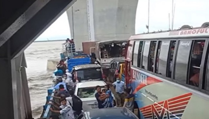 পদ্মা সেতুর পিলারে ফেরির ধাক্কার ঘটনায় ৪ সদস্যের তদন্ত কমিটি
