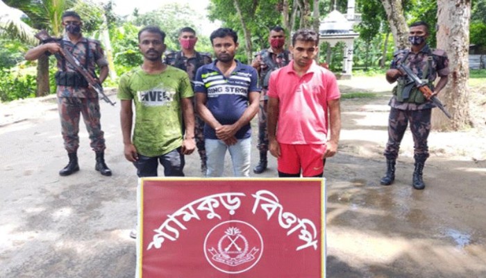 ঝিনাইদহে অবৈধ অনুপ্রবেশের অভিযোগে আটক ৩