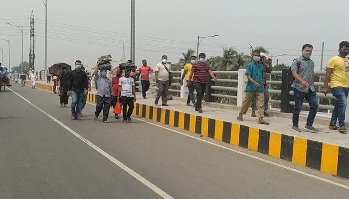 হেঁটে রাজধানীতে ঢুকেছেন বহু মানুষ