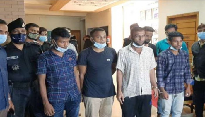 ফেসবুকে গুজব ছড়িয়ে তারা র‌্যাবের জালে ধরা