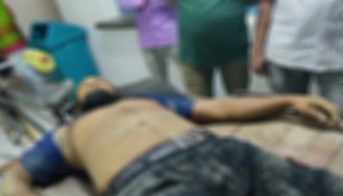 খুলনায় ইউপি সদস্যের ভাইকে কুপিয়ে হত্যা