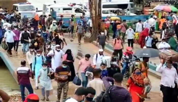 ঢাকামুখী যাত্রীর চাপ বেড়েছে