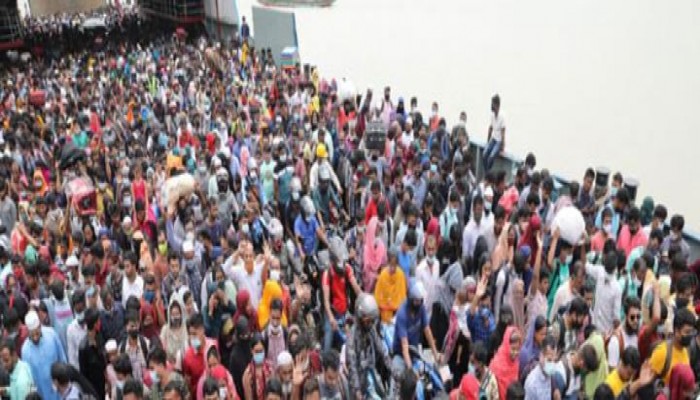 শিল্পকারখানা খোলার খবরে ঢাকামুখী মানুষের স্রোত