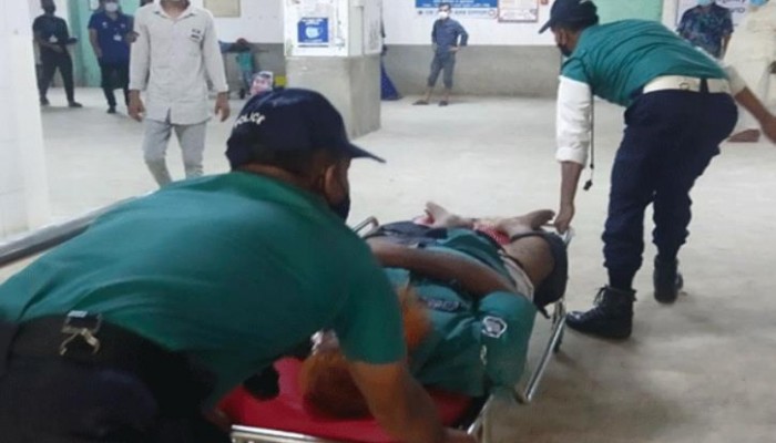 রাজধানীতে মাইক্রোবাসের ধাক্কায় পুলিশ কনস্টেবল নিহত