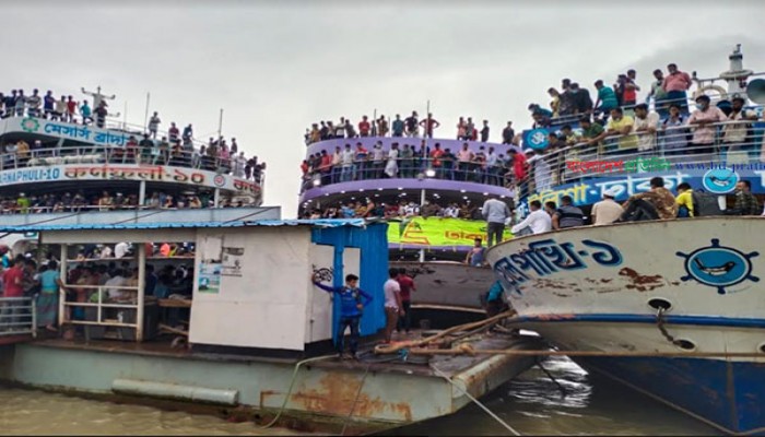 'লঞ্চে দাঁড়ানোর জায়গা নেই, অথচ ২৫০ টাকার ভাড়া ৪০০ টাকা'