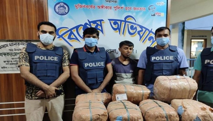 লাকসামে ৩ বস্তা গাঁজাসহ যুবক গ্রেফতার