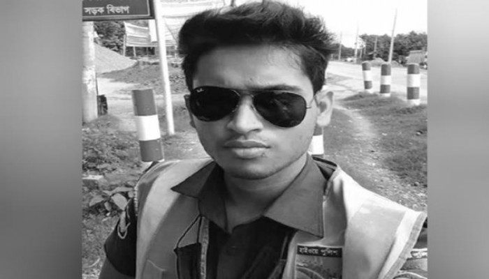 চেকপোস্টে পুলিশ সদস্যকে পিষে দিল মাইক্রোবাস