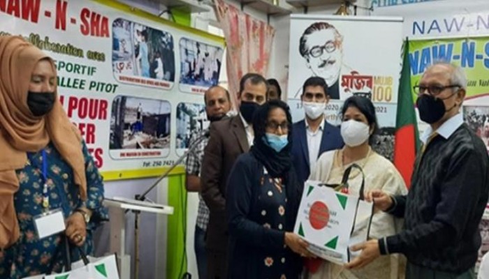 শোকের মাস আগস্টে দুস্থদের মাঝে খাদ্যসামগ্রী বিতরণ