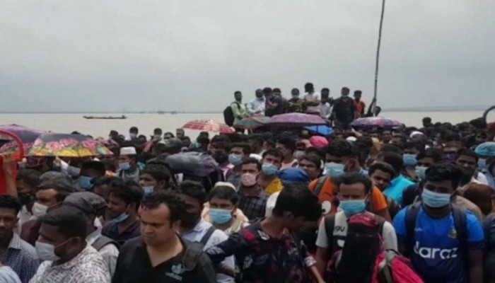 ঢাকামুখী যাত্রীর ভিড় শিমুলিয়া-বাংলাবাজার নৌরুটে