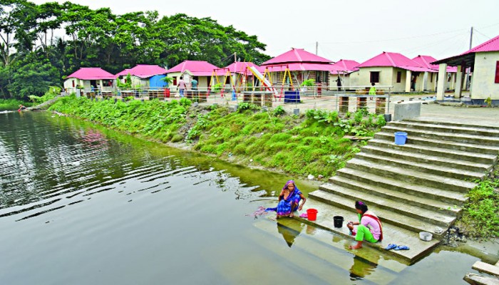 ‘শেখের বেটি আমাগো ভাগ্য খুইলগা দিছে’