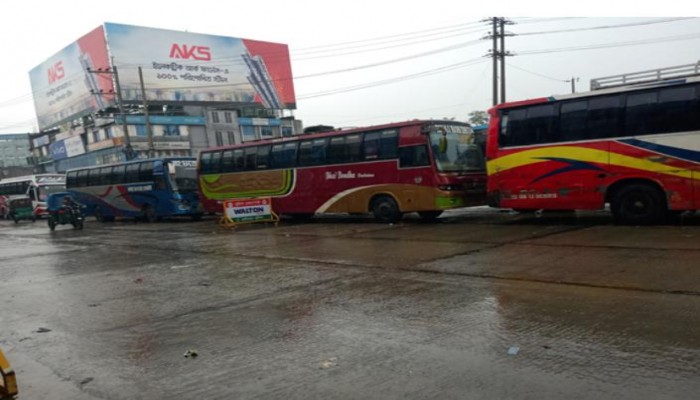 লকডাউন অমান্য করায় আরও ২১ বাস আটক