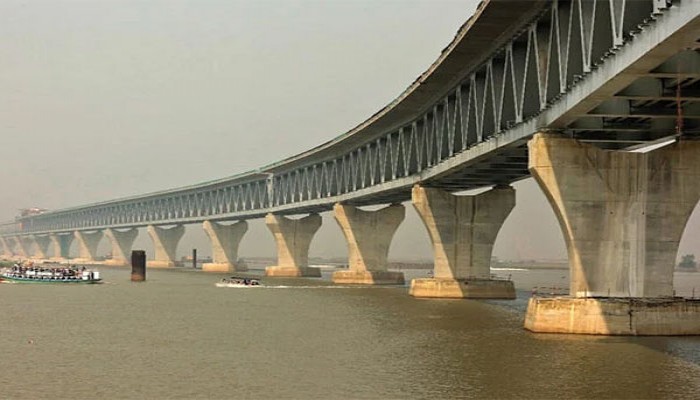 স্রোত না কমা পর্যন্ত পদ্মা সেতুর নিচ দিয়ে ট্রাক-বাসবাহী ফেরি বন্ধ