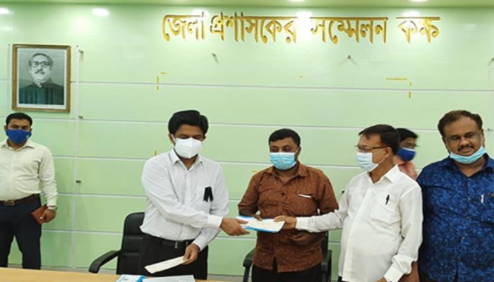 সাতক্ষীরায় ৩৫ জন সাংবাদিককে সাংবাদিক কল্যাণ ট্রাস্টের অনুদান প্রদান