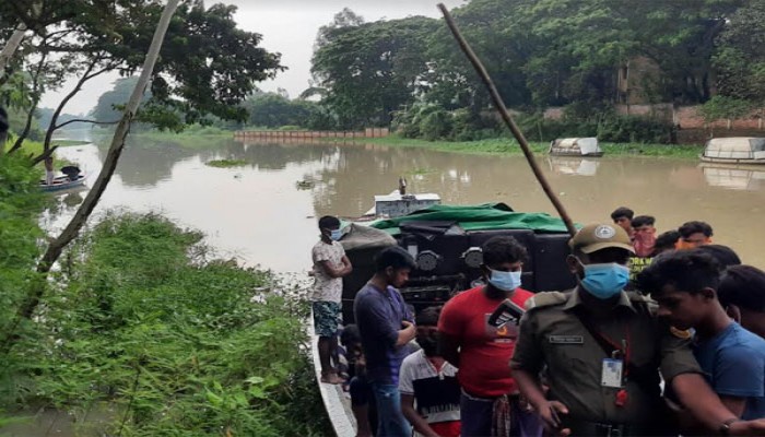 আড়িয়ল বিলে ভ্রমণের নামে উশৃঙ্খলতা, ২০ স্কুলছাত্র আটক