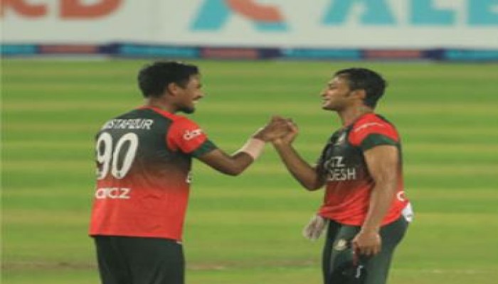 টি-টোয়েন্টি র‍্যাংকিং: শীর্ষস্থানে সাকিব, সেরা দশে মুস্তাফিজ