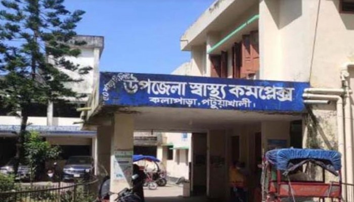 কলাপাড়া হাসপাতালে অক্সিজেন সিলিন্ডার বিতরণ