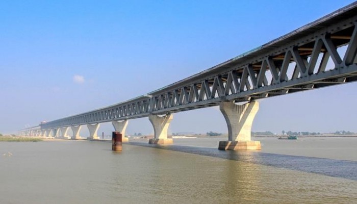 পদ্মা সেতুর ১০ নম্বর পিলারে আবারও ফেরির ধাক্কা