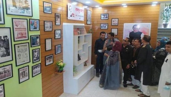 ফেনী জেলা ও দায়রা জজ আদালতে বঙ্গবন্ধু কর্নার উদ্বোধন