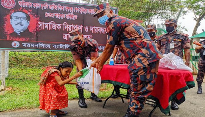 শেরপুরে জাতীয় শোক দিবসে বিজিবির খাদ্য বিতরণ