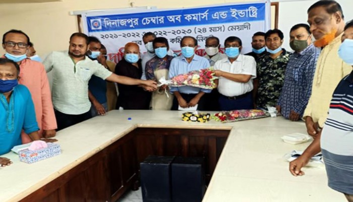 দিনাজপুর চেম্বার অব কমার্সের নির্বাচিত কমিটির কাছে দায়িত্ব হস্তান্তর
