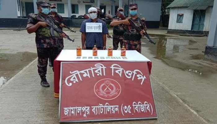 রৌমারীতে ভারতীয় মদসহ মাদক ব্যবসায়ী আটক