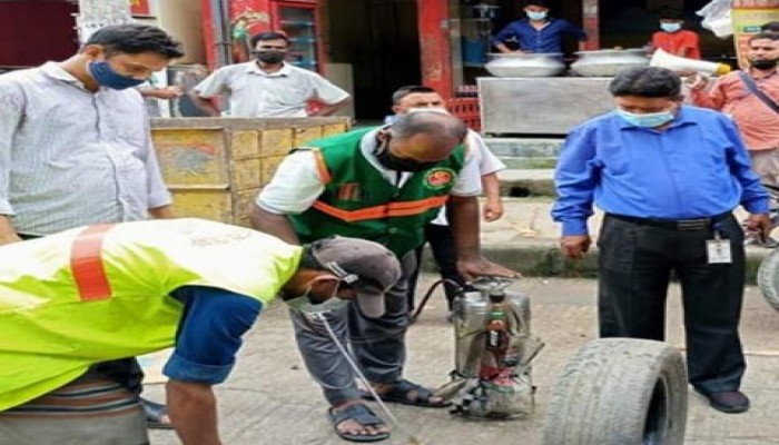 ডিএনসিসিতে ডেঙ্গু ও চিকুনগুনিয়া বিস্তার রোধে অভিযান, জরিমানা