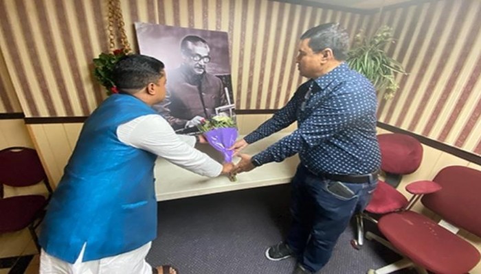 বঙ্গবন্ধুর প্রতিকৃতিতে ফোবানার শ্রদ্ধাঞ্জলি