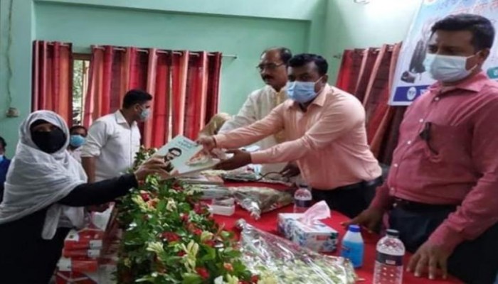 মুজিবনগরে বিদ্যালয়, ক্লাবে বঙ্গবন্ধুর আত্মজীবনী বিতরণ