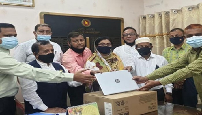ব্রাহ্মণবাড়িয়ায় শিক্ষা প্রতিষ্ঠানে ল্যাপটপ বিতরণ