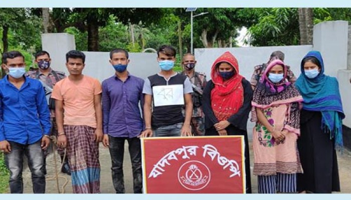 মহেশপুর সীমান্ত দিয়ে অবৈধভাবে বাংলাদেশে প্রবেশ করায় ১০ জন আটক