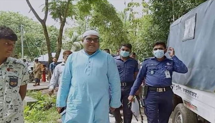 টেকনাফে পাহাড়ি ঝর্ণা দেখতে গিয়ে ডাকাতের কবলে ৯ যুবক