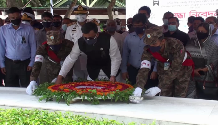 বঙ্গবন্ধুর সমাধিতে নৌপরিবহন প্রতিমন্ত্রীর শ্রদ্ধা