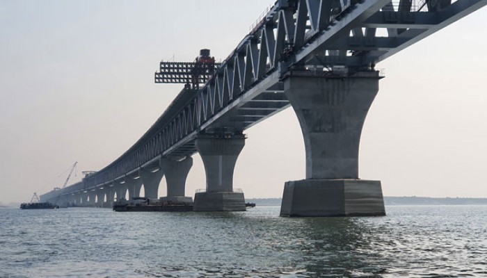 পদ্মা সেতুতে বসল শেষ স্ল্যাব, দৃশ্যমান পূর্ণাঙ্গ সড়কপথ