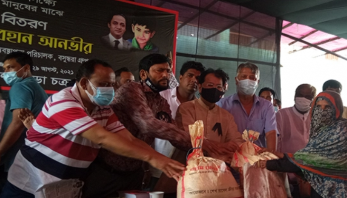 মানিকগঞ্জে তিন হাজার অসহায় মানুষের মাঝে শেখ রাসেল ক্রীড়া চক্রের খাদ্যসামগ্রী বিতরণ