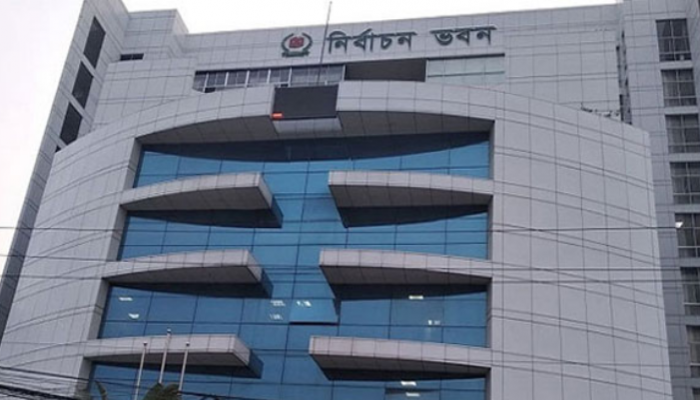 ক্যামেরা ছাড়া সাংবাদিক হয় নাকি, ইসিতে প্রবেশের সময় প্রশ্ন