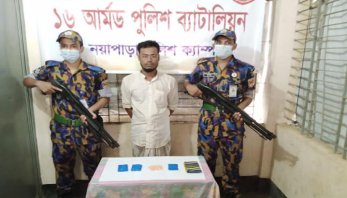 রোহিঙ্গা ক্যাম্প থেকে ইয়াবাসহ আটক ১