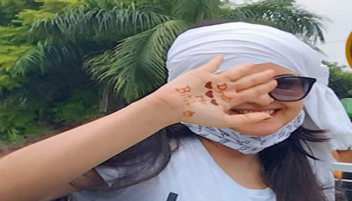 হাতে ‘ডোন্ট লাভ মি বিচ’ লিখে কার উদ্দেশে বার্তা পরীমণির