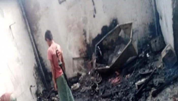 চকরিয়ায় বজ্রপাতে মুদি দোকান পুড়ে ছাই