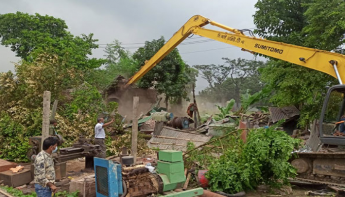 শীতলক্ষ্যায় ৬টি ডকইয়ার্ডের ২০টি অবৈধ স্থাপনা উচ্ছেদ