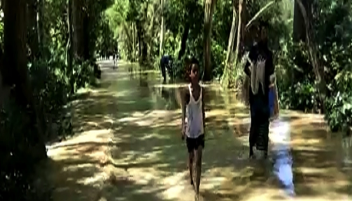 ফেনীর মুহুরির নদীর বাঁধ ভেঙ্গে ৫ গ্রাম প্লাবিত