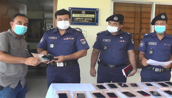 সাতক্ষীরায় চুরি যাওয়া ৩৭ মোবাইল ফোন উদ্ধার করল পুলিশ