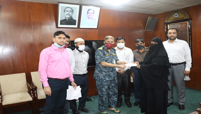 বিএসসির নাবিককে পাঁচ লাখ টাকা ক্ষতিপূরণ প্রদান