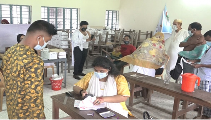বরিশালে গণটিকার দ্বিতীয় ডোজ শুরু