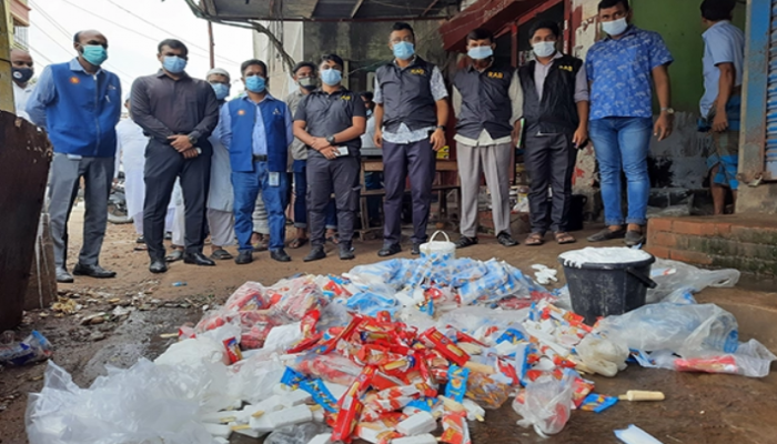 জয়পুরহাটে ভেজাল আইসক্রিম কারখানার চার মালিকের জরিমানা